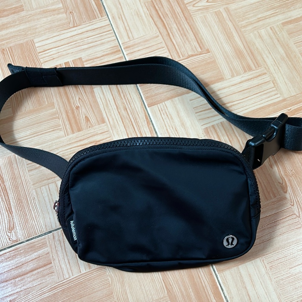 Lululemon everywhere belt bag 1L